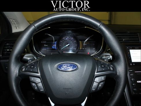 Used 2018 Ford Fusion Titanium image 18