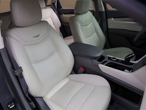 Used 2021 Cadillac XT5 Premium Luxury w/ LPO, Floor Liner Package image 29