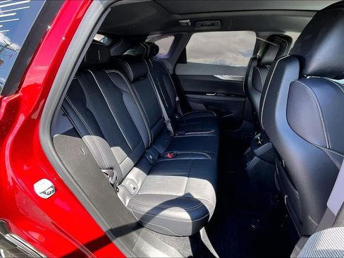 Certified 2025 Cadillac Optiq Sport 2 w/ LPO, Floor Liner Package AWD/4WD image 25