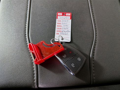 Used 2025 GMC Sierra 1500 Elevation image 33