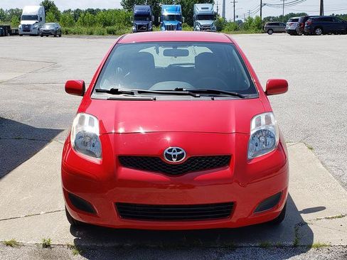 Used 2010 Toyota Yaris 4-Door Hatchback FWD image 9