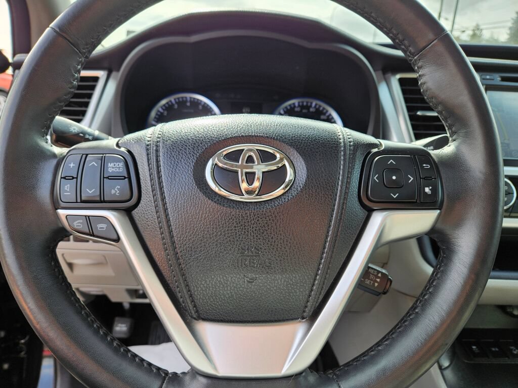 Used 2015 Toyota Highlander XLE AWD/4WD image 23