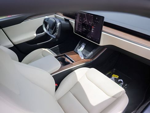 Used 2022 Tesla Model S AWD/4WD image 22