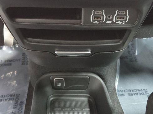 Used 2025 Chrysler Pacifica Select FWD image 19