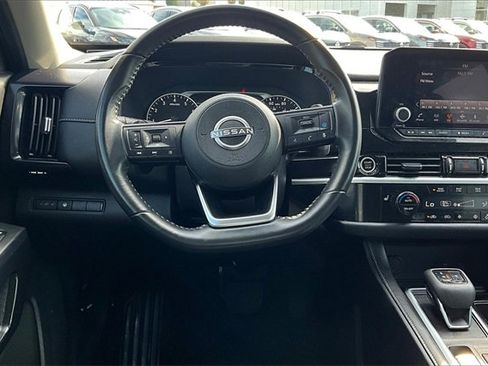 Used 2024 Nissan Pathfinder SV image 8