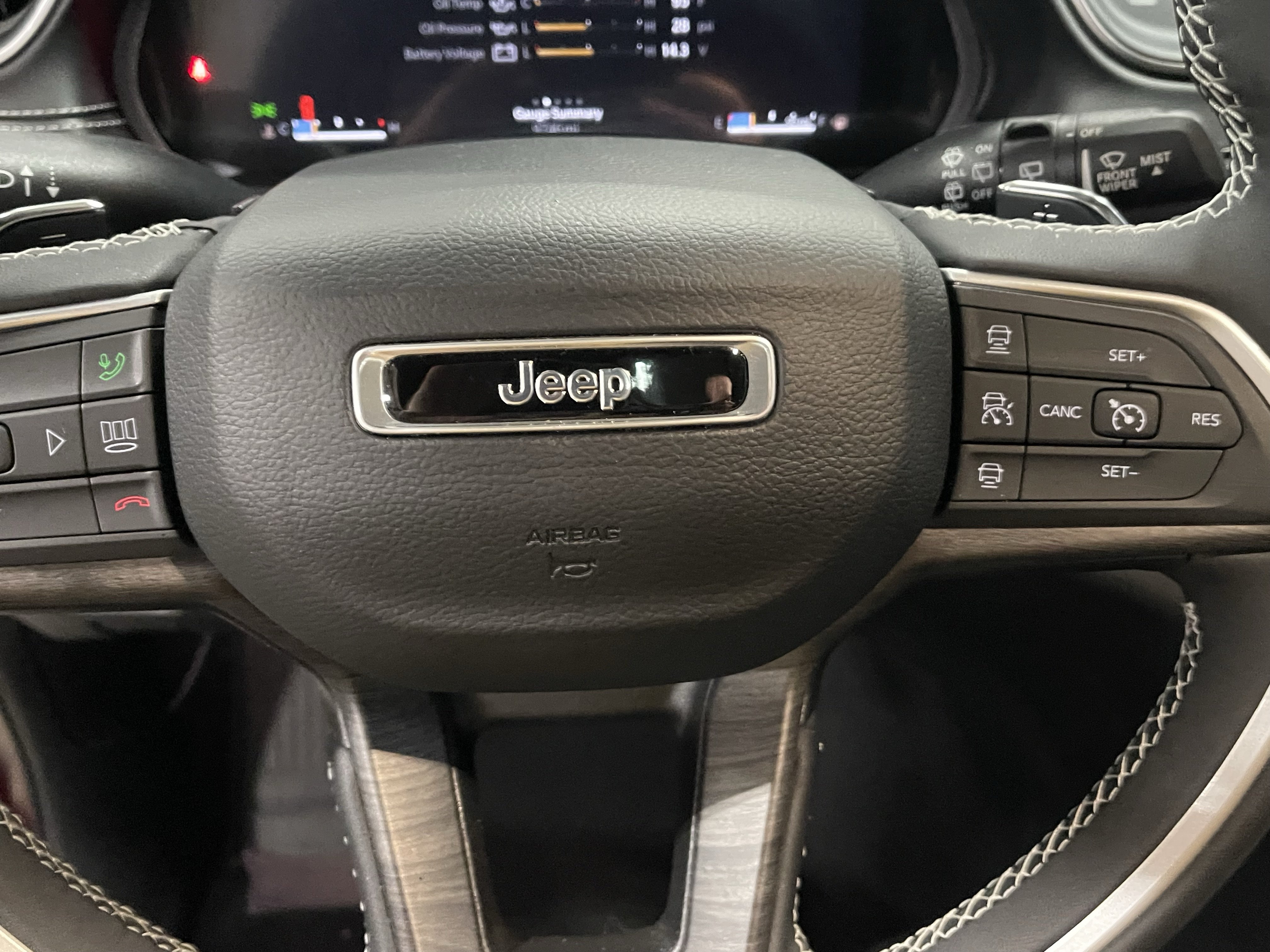 Certified 2024 Jeep Grand Cherokee Limited w/ Black Appearance Package AWD/4WD image 23