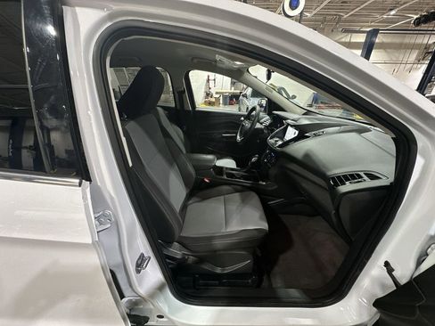 Used 2019 Ford Escape SE image 24