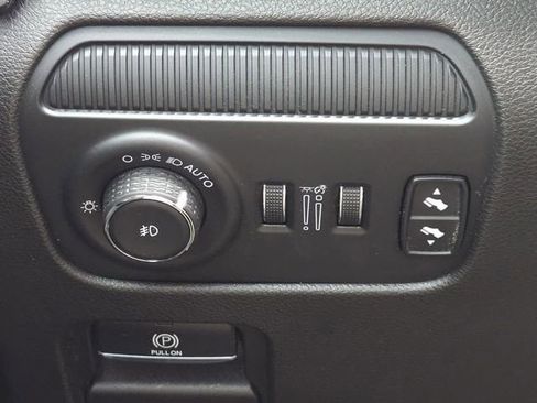 Used 2022 Jeep Wagoneer Series III w/ Premium Group I AWD/4WD image 23