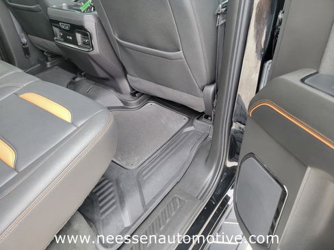 Used 2024 GMC Sierra 1500 AT4 w/ Technology Package AWD/4WD image 10