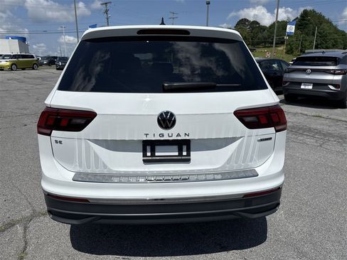 Used 2024 Volkswagen Tiguan SE image 5