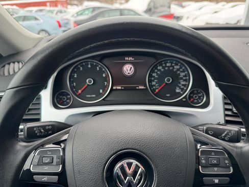 Used 2011 Volkswagen Touareg Hybrid image 25