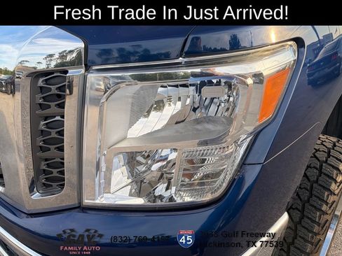 Used 2018 Nissan Titan SV w/ SV Convenience Package AWD/4WD image 4