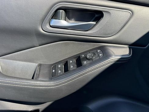 Used 2024 Nissan Rogue SV FWD image 13