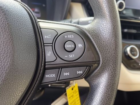 Used 2021 Toyota Corolla LE FWD image 19