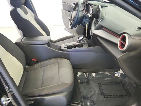 Used 2024 Chevrolet Trax RS w/ Sunroof Package FWD image 38