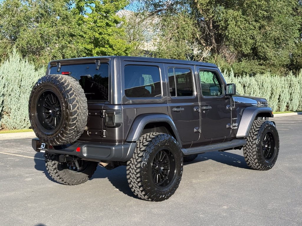 Used 2018 Jeep Wrangler Unlimited Sahara w/ Uconnect 4C Nav & Sound Group AWD/4WD image 9