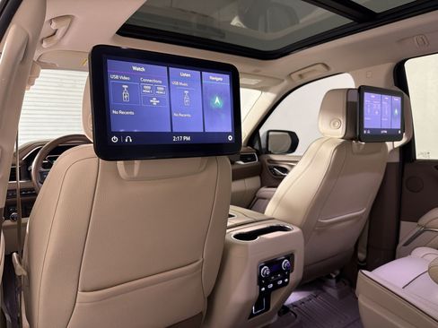 Used 2021 GMC Yukon Denali w/ Denali Premium Package AWD/4WD image 32