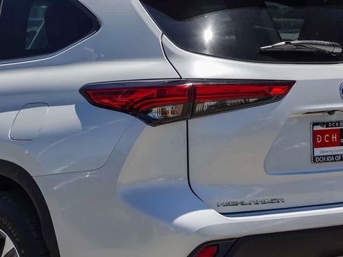 Used 2022 Toyota Highlander XLE FWD image 7
