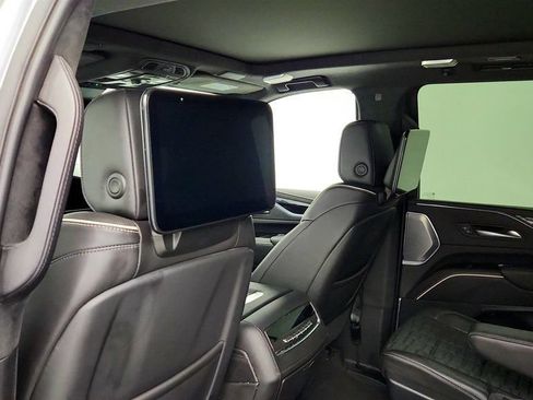 Used 2024 Cadillac Escalade ESV V w/ LPO, ONYX Package AWD/4WD image 24