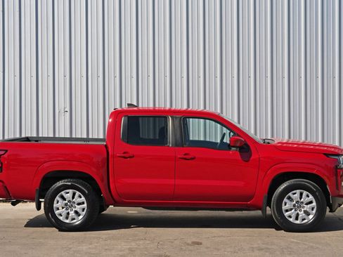 Used 2022 Nissan Frontier SV image 41