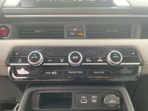 Used 2025 Honda Pilot Touring image 25