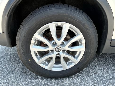 Used 2020 Nissan Rogue SV AWD/4WD image 10