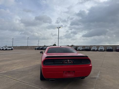 Used 2014 Dodge Challenger R/T RWD image 17
