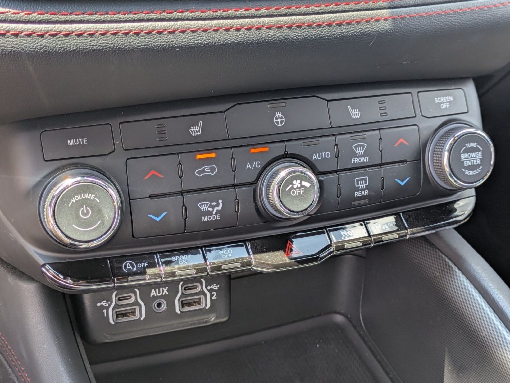 Used 2025 Dodge Durango GT RWD image 25