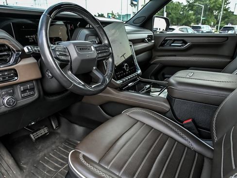 Used 2025 GMC Yukon XL Denali Ultimate AWD/4WD image 15