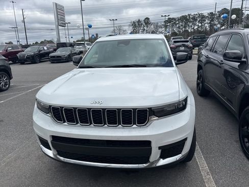 Used 2023 Jeep Grand Cherokee L Laredo image 2