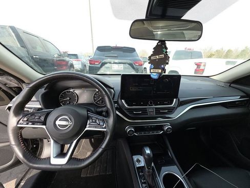 Used 2024 Nissan Altima 2.0 SR FWD image 39