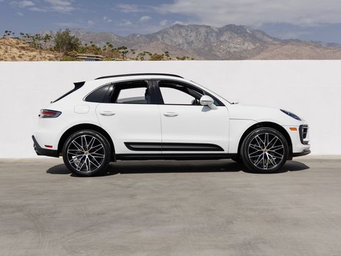 Certified 2026 Porsche Macan AWD/4WD image 8