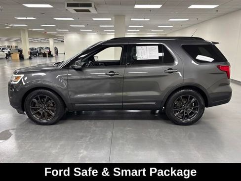 Used 2018 Ford Explorer XLT w/ Equipment Group 202A FWD image 4