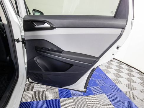 Used 2023 Volkswagen Taos SE w/ Panoramic Sunroof Package FWD image 15