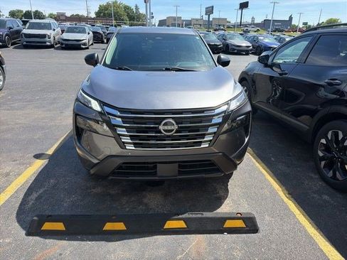 Used 2024 Nissan Rogue S FWD image 7