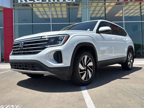 Used 2024 Volkswagen Atlas SE FWD image 2