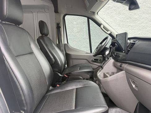 Used 2025 Ford Transit 250 148 High Roof RWD image 9