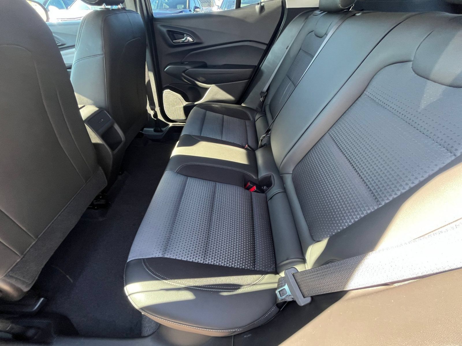 Used 2025 Chevrolet Trax LT FWD image 26