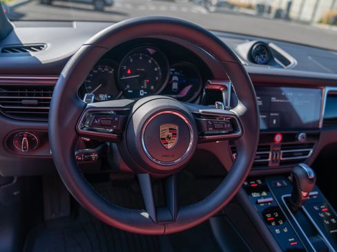 Certified 2026 Porsche Macan AWD/4WD image 13
