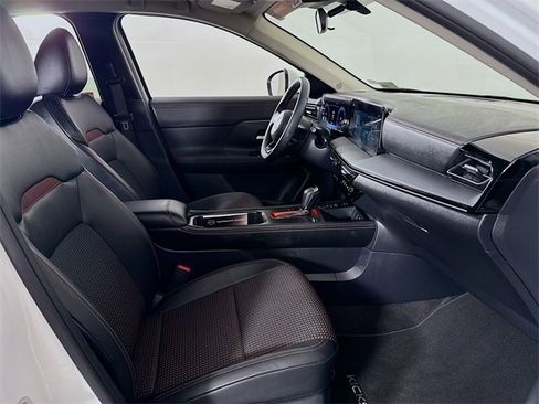 Certified 2025 Nissan Kicks SR image 25