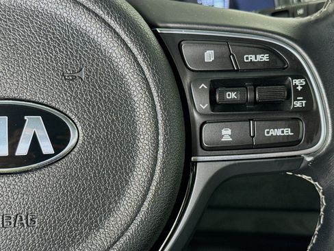 Used 2019 Kia Niro Touring FWD image 13