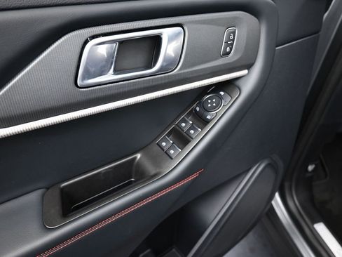 Used 2025 Ford Explorer ST-Line image 11