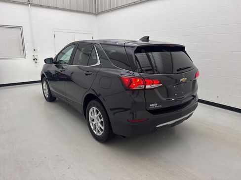 Used 2022 Chevrolet Equinox LT w/ Driver Convenience Package image 4