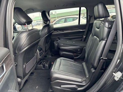 Used 2023 Jeep Grand Cherokee L Limited w/ Black Appearance Package image 10
