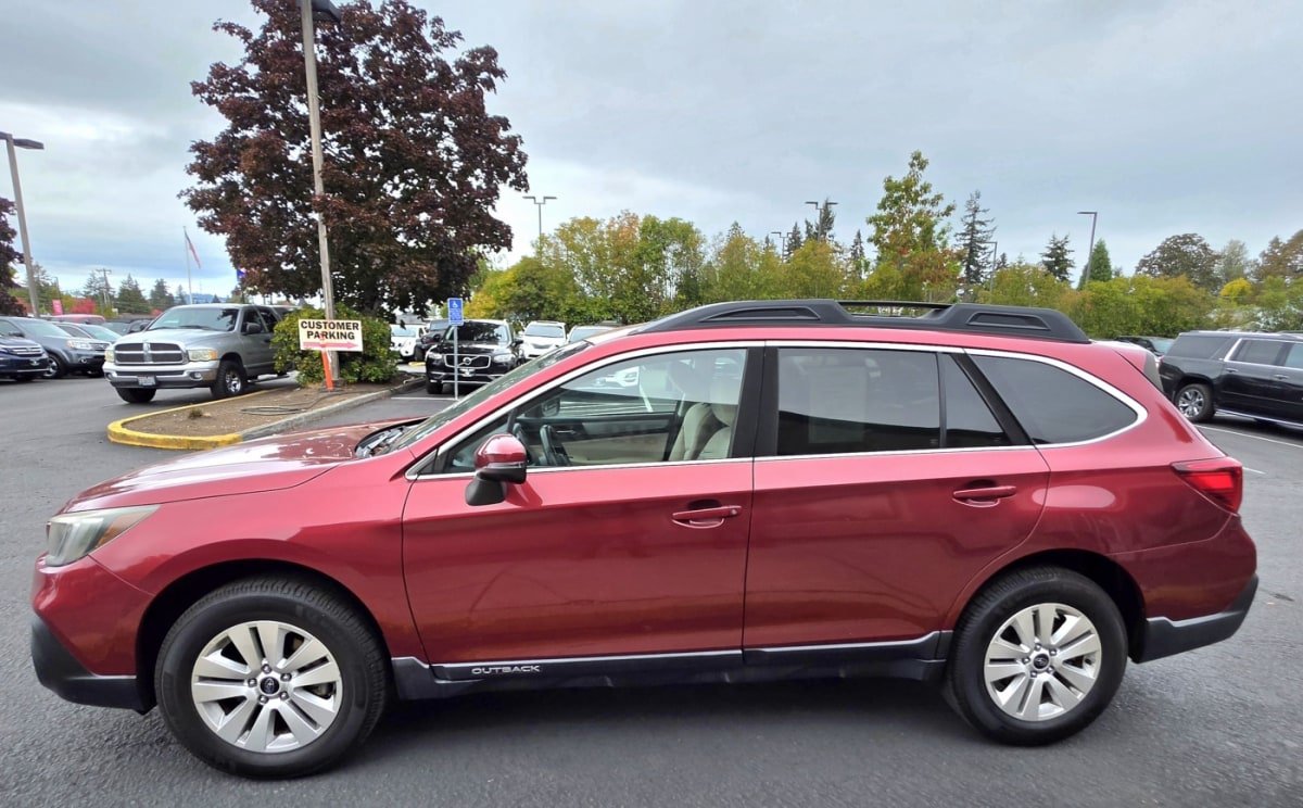 Used 2019 Subaru Outback 2.5i Premium AWD/4WD image 6