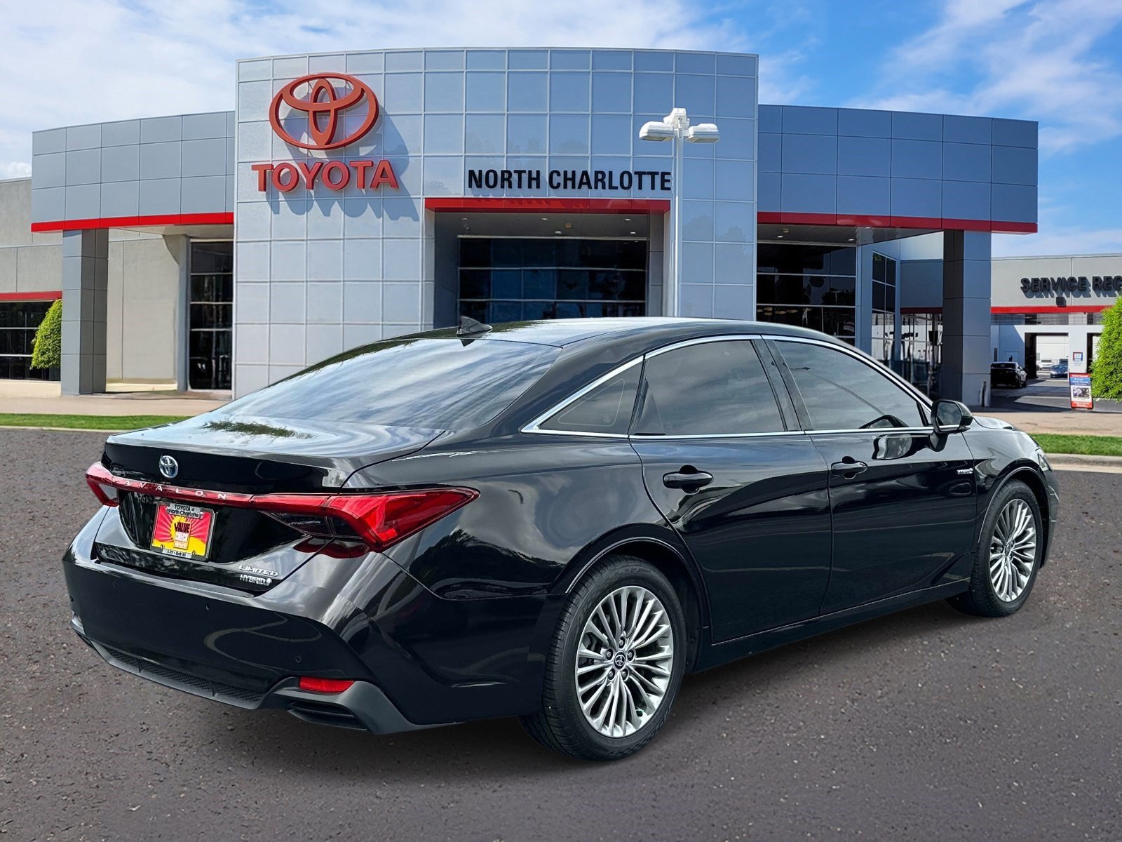 Used 2021 Toyota Avalon Limited w/ Advanced Safety Package FWD image 6