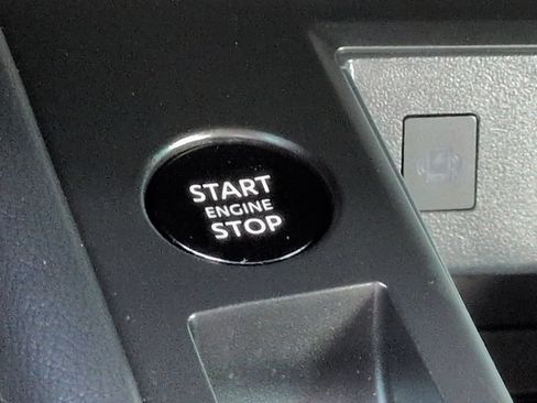 Used 2026 Nissan Kicks SR FWD image 25