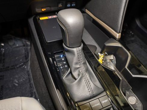 Used 2025 Toyota Camry XLE image 15