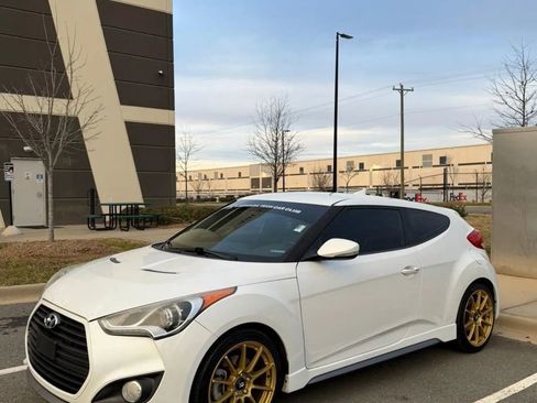Used 2014 Hyundai Veloster Turbo image 2