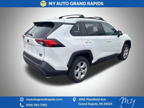 Used 2020 Toyota RAV4 XLE w/ Convenience Package image 2